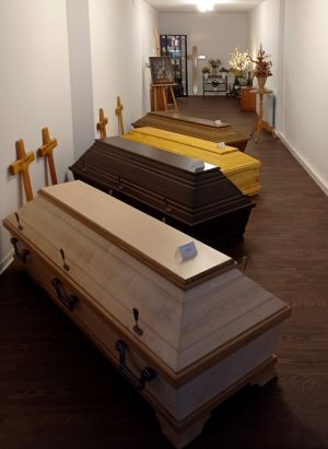 Ausstellung von Särgen - Bestattungshaus von Chamier Ausstellung von Särgen - Bestattungshaus von Chamier