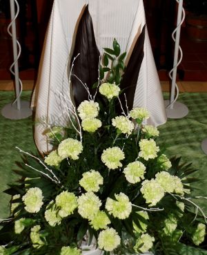 Blumenschmuck mit gelben Blüten - Urnenbeisetzung Blumenschmuck mit gelben Blüten - Urnenbeisetzung