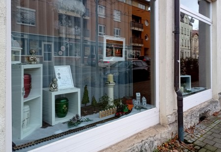 Schaufenster Aussenansicht - Bestattungshaus von Chamier